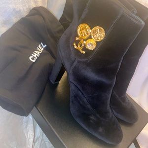 💕💜💜 Chanel Velvet Ankle Booties